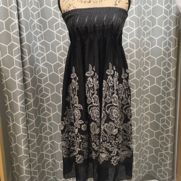 Lapis Dresses & Skirts - Strapless Black Dress